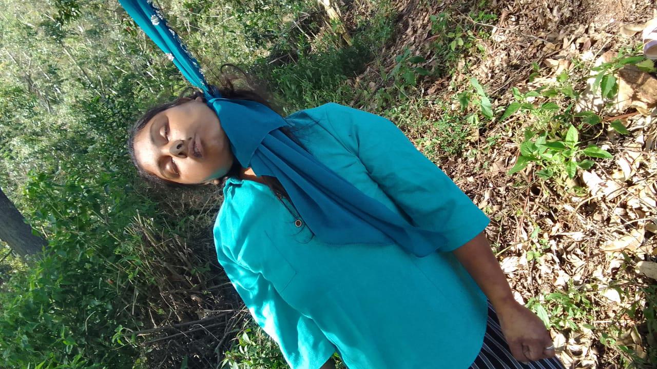 காட்டுப்பகுதியில் மரத்தில் தொங்கிய நிலையில் பெண்ணின் சடலம் கண்டுபிடிப்பு