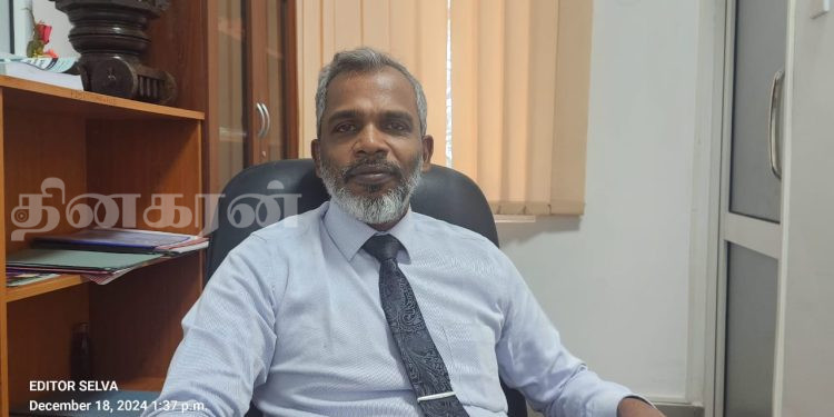 தனங்கிளப்பு  பகுதியில் சட்டவிரோதமாக பனை மரங்கள் தறிப்பு!
