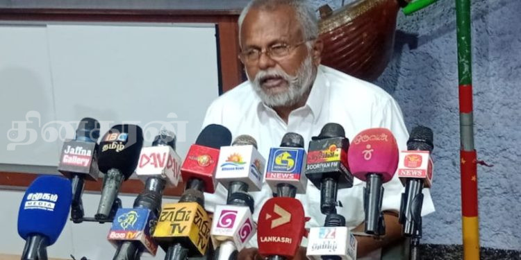 கடற்றொழிலாளர் விடயத்தில் மனிதாபிமான அணுகுமுறை என்றால் என்ன? – டக்ளஸ் கேள்வி!