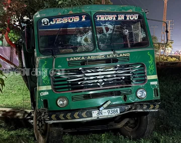 கிளிநொச்சியில் கோர விபத்தில் 2 வயது குழந்தை பலி- மூவர் தீவிர சிகிச்சைப்பிரிவில் அனுமதி!!