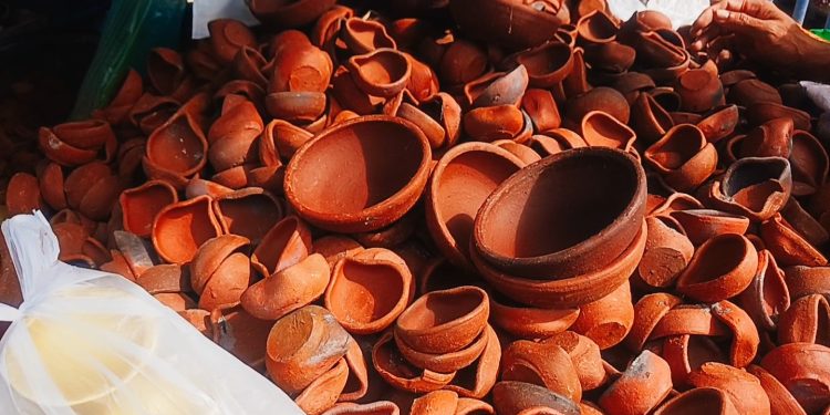 கார்த்திகை விளக்கீட்டிற்கு தயாராகும் யாழ் நகர்