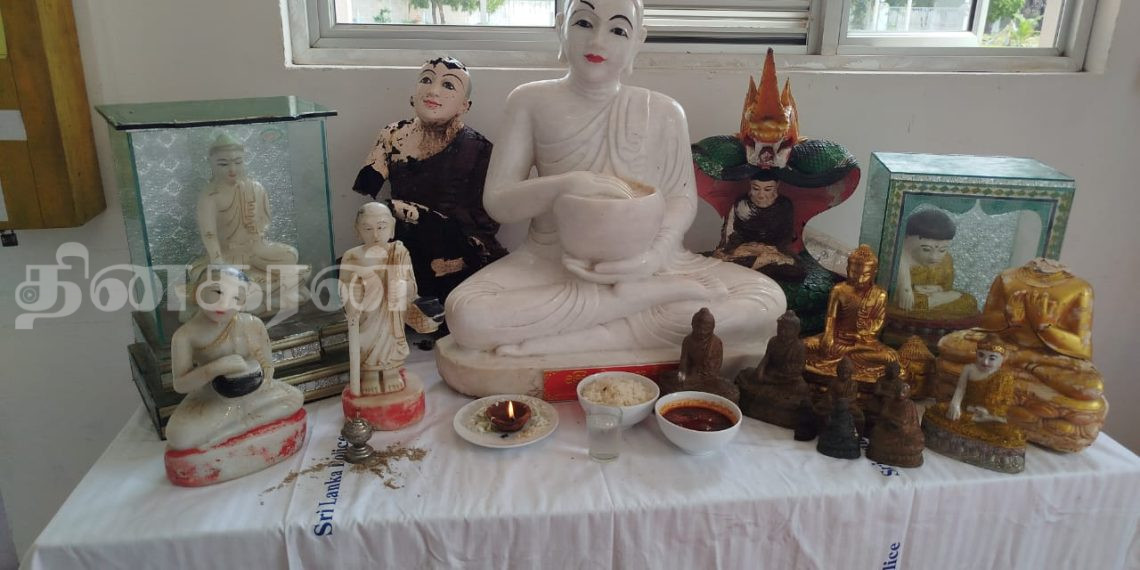 கரையொதுங்கிய வீட்டில் இருந்த 18 புத்தர் சிலைகளை மீட்ட பொலிஸார்!