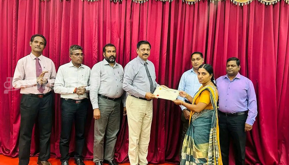 யாழ்ப்பாணம் மாவட்ட செயலகத்தில் வரவில் சிறந்த உத்தியோகத்தர்கள் கெளரவிப்பு!