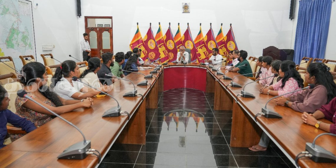 கிழக்கு ஆளுனருக்கும் வேலையில்லா பட்டதாரிகளுக்கும் இடையிலான சந்திப்பு!