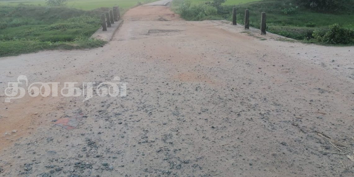 வீதியை புனரமைத்து தருமாறு மக்கள் கோரிக்கை!