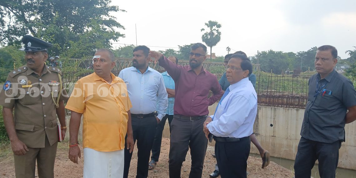 கிளிநொச்சியில் கைவிடப்பட்ட நிலையில் உள்ள பாலத்தினை பார்வையிட்ட ஆளுநர்.!