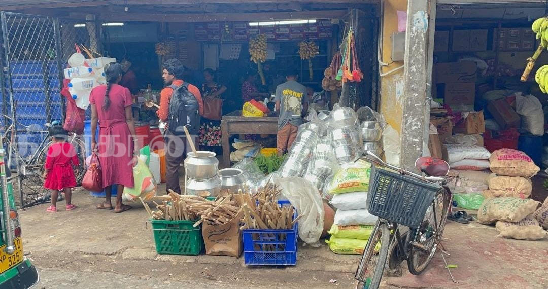 மன்னாரில் தைப்பொங்கல் கொண்டாட்டத்திற்கு தயாராகும் மக்கள்.!