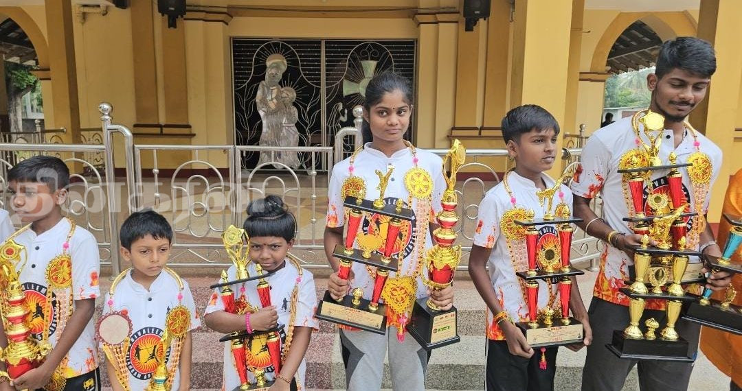 இந்தியாவில் சிலம்பம், கராத்தே போட்டிகளில் சாதித்த வடமாகாண மாணவர்கள் கெளரவிப்பு.!