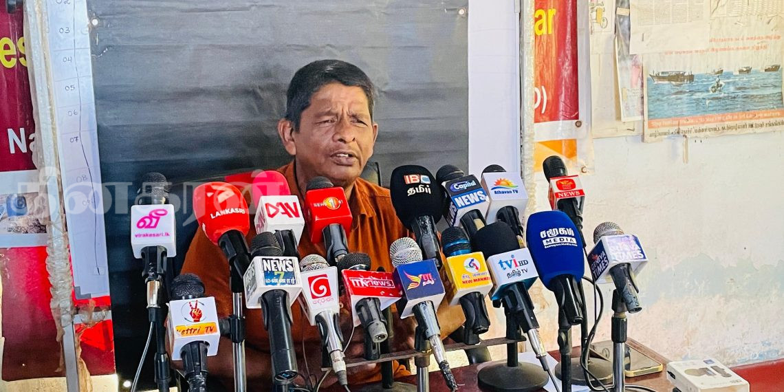 இந்திய மீனவர்களே எல்லை தாண்டி மீன் பிடிக்க வராதீர்கள்.!