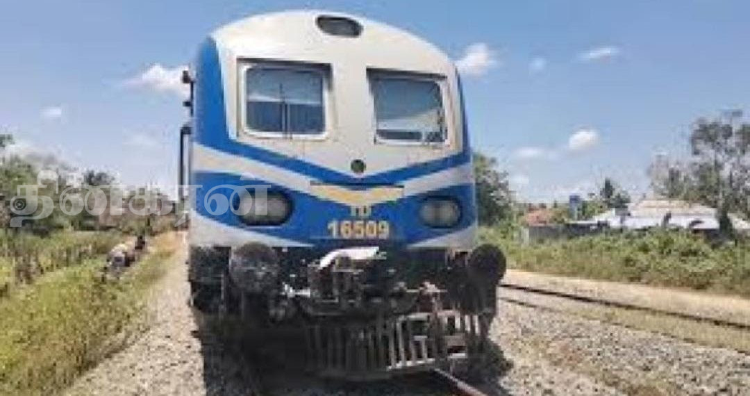புகையிரதக் கடவையை கடக்க முற்பட்ட பொலிஸ் உத்தியோகத்தருக்கு நேர்ந்த கதி.!