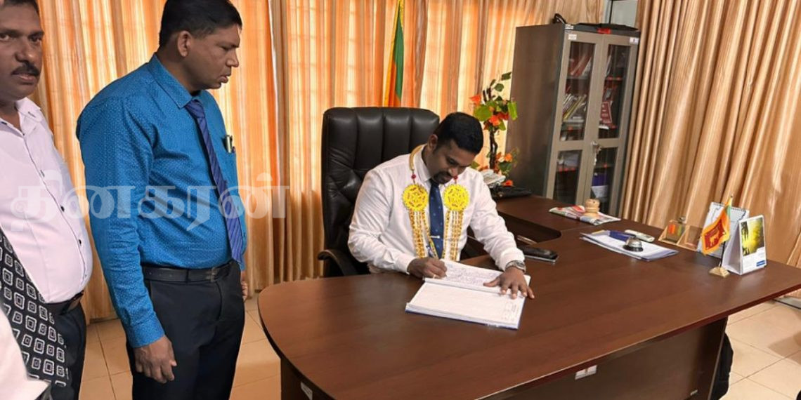 புதுக்குடியிருப்பு பிரதேச செயலகத்தின் புதிய பிரதேச செயலாளர் பதவியேற்பு.!