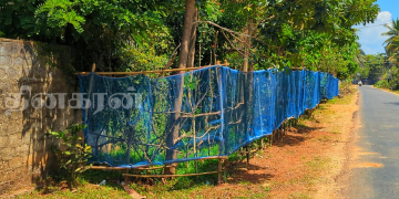 வாய்க்காலை ஆக்கிரமித்து வலை வேலி அமைத்த உதவிப் பிரதேச செயலாளர்.!
