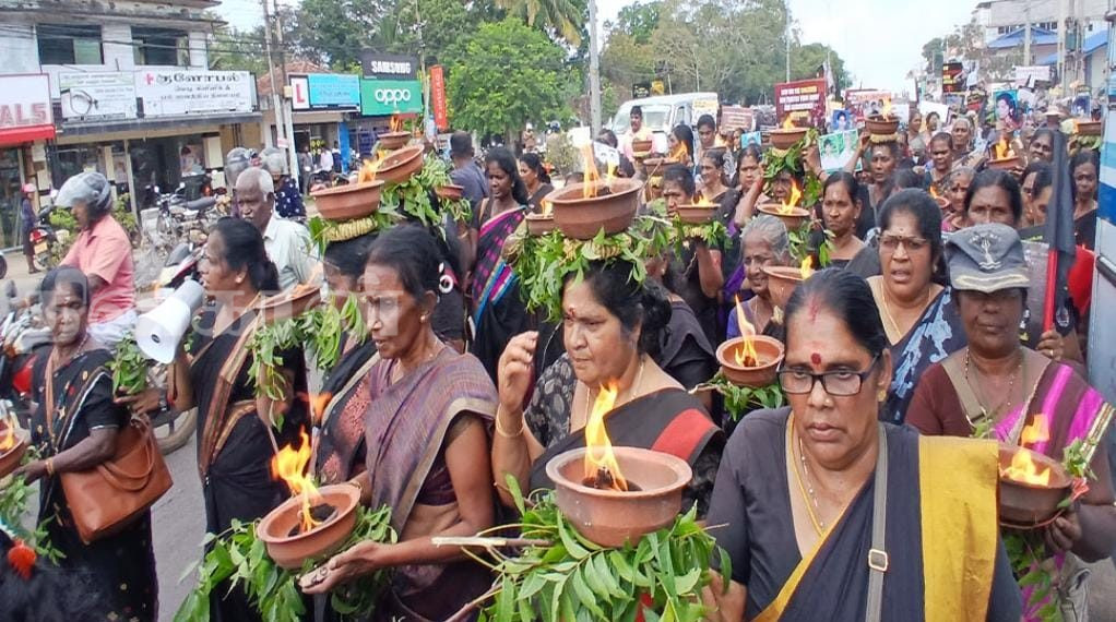 வலிந்து காணாமல் ஆக்கப்பட்டோரின் உறவுகள் தீச்சட்டி ஏந்தியவாறு போராட்டம்.!(சிறப்பு இணைப்பு)