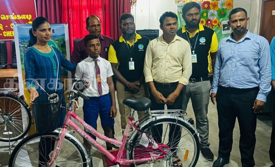 மாணவர்களுக்கு துவிச்சக்கர வண்டிகள் வழங்கிவைப்பு.! (சிறப்பு இணைப்பு)
