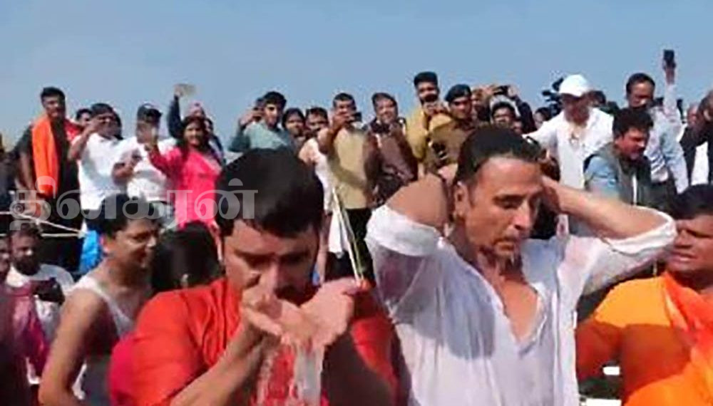 மகா கும்பமேளாவில் புனித நீராடிய நடிகர் அக்சய் குமார்!