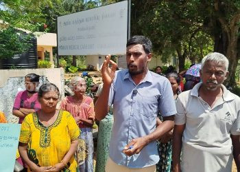 நோயாளர் காவுவண்டி சாரதியை நியமிக்க கோரி ஜயன்கன்குளம் கிராம மக்கள் போராட்டம்!