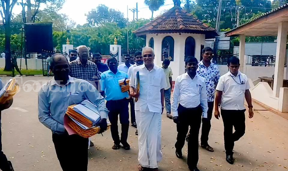 யாழில் 12 சபைகளுக்கான வேட்பு மனுத் தாக்கல் செய்த இலங்கை தமிழரசுக் கட்சி.!