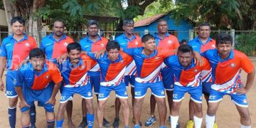 சம்பியன் கிண்ணத்தை வென்ற நெல்லியடி மத்திய கல்லூரி ஆசிரியர்கள் அணி .!