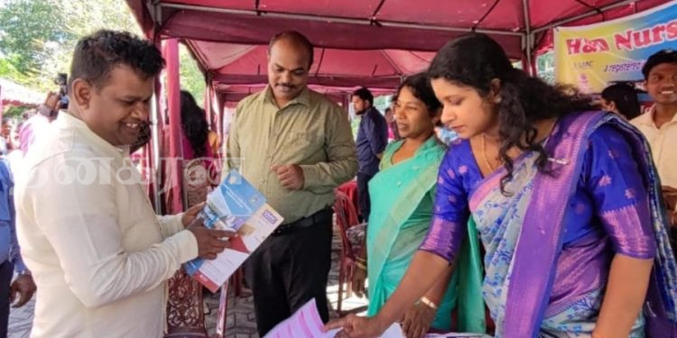 வவுனியா மாவட்ட செயலகத்தில் மாபெரும் தொழில் சந்தை.! (சிறப்பு இணைப்பு)