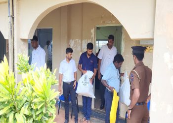 தபால் மூல வாக்குச்சீட்டுக்கள் அஞ்சல் திணைக்களத்திடம் கையளிப்பு.!
