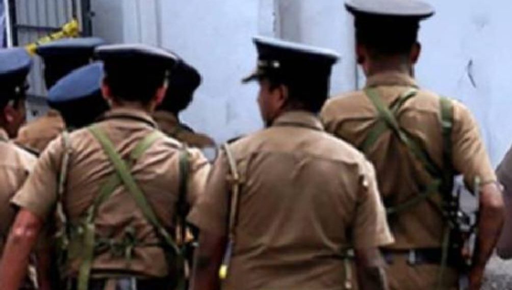 யாழில் இளைஞனின் வீட்டை சோதனையிட்ட பொலிசாருக்கு காத்திருந்த அதிர்ச்சி..!