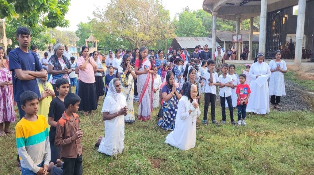 பெரிய வெள்ளி பூசை வழிபாடுகள் மற்றும் சிலுவைப்பாதை வழிபாடுகள்.! (சிறப்பு இணைப்பு)
