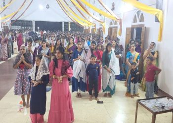 கிளிநொச்சி புனித திரேசாள் ஆலயத்தில் இடம்பெற்ற உயிர்த்த ஞாயிறு நள்ளிரவு திருப்பலி.!