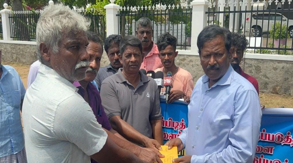 சட்டவிரோத கடற்றொழிலை தடைசெய்ய முன்னின்றவரின் உந்துருளி எரிப்பு; நாடாளுமன்றில் குரல்கொடுப்பேன்.!