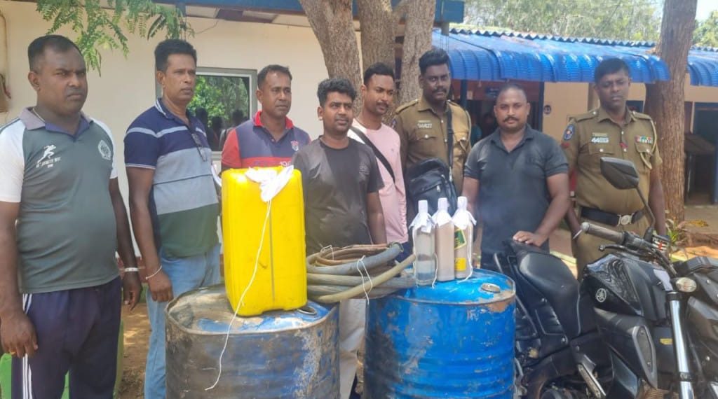சட்டவிரோத கசிப்பு உற்பத்தி தொடர்பில் இளைஞன் ஒருவர் கைது… இருவர் தப்பியோட்டம்…!