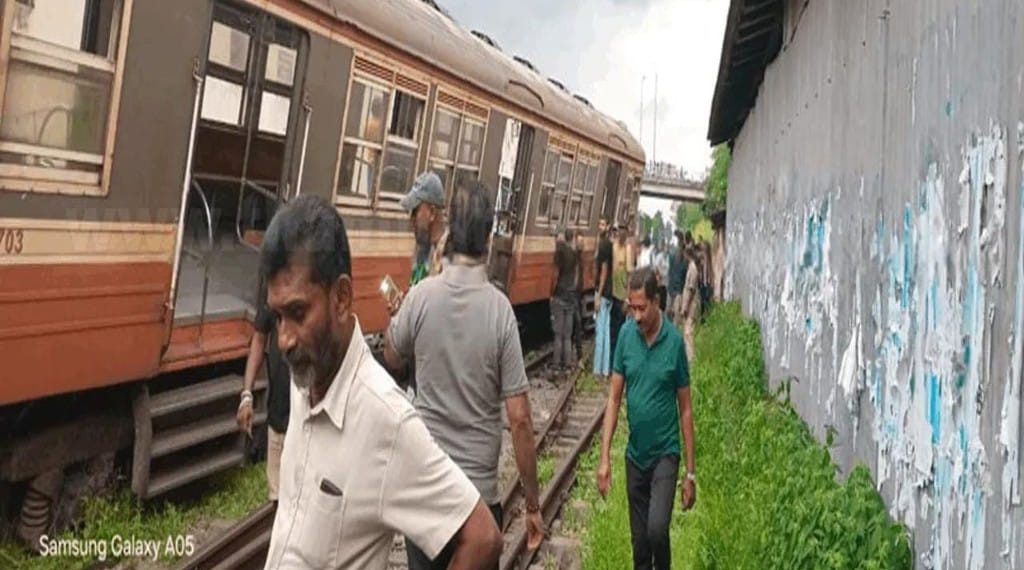 மீரிகம நோக்கிச் சென்ற ரயில் தடம் புரண்டது…!