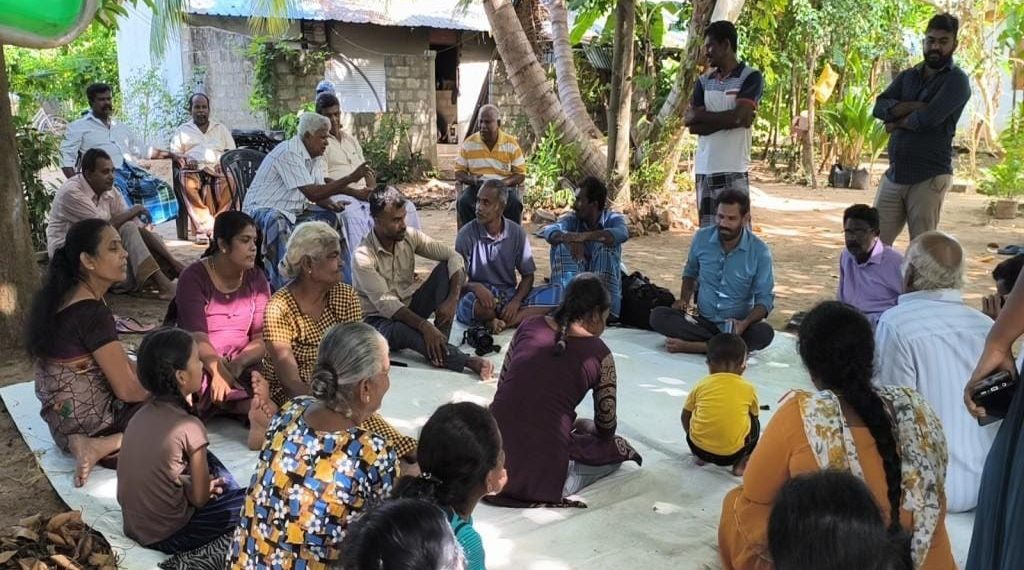 கடற்படையினரால் கையகப்படுத்தப்பட்டுள்ள மக்களுக்குச் சொந்தமான காணிகளை வழங்குமாறு கோரிக்கை.!