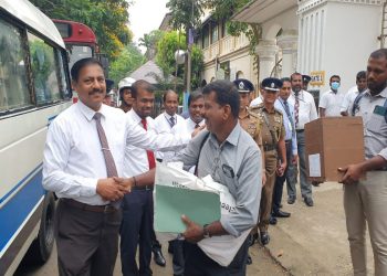 யாழ் மாவட்ட வாக்களிப்பு நிலையங்களுக்கு வாக்குப் பெட்டிகள் அனுப்பி வைப்பு.!