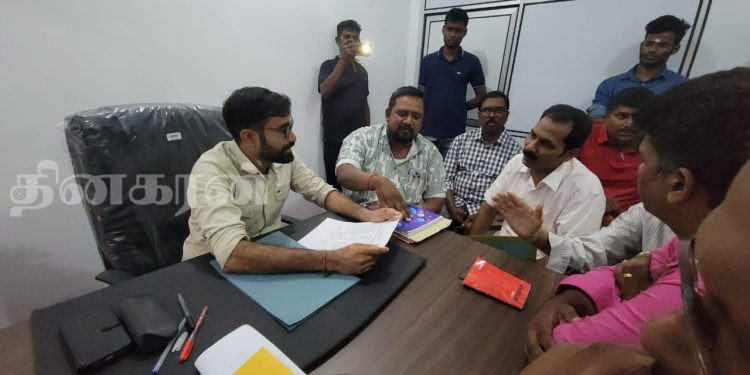 சாவகச்சேரி நகர வர்த்தகர்கள் மற்றும் சிவில் சமூக செயற்பாட்டாளர்களுக்கும் இடையிலான சந்திப்பு!!