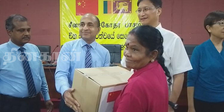 மக்கள் சீன குடியரசினால் வெள்ளத்தினால் பாதிக்கப்பட்ட மக்களுக்கு, உலர் உணவுப் பொருட்கள் வழங்கி வைப்பு!!