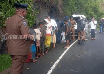 ஹப்புத்தளையில் வேன் வீதியை விட்டு விலகி விபத்து!