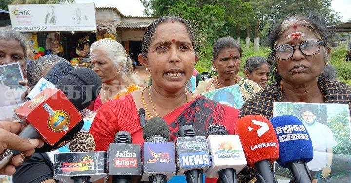 காணாமல் ஆக்கப்பட்டோரின் உறவுகள் கிளிநொச்சியில் ஆர்ப்பாட்டம்.!