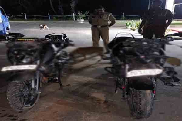 எருமை மாடுகளுடன் மோதிய உந்துருளிகள்; இளைஞர்கள் காயம்.!