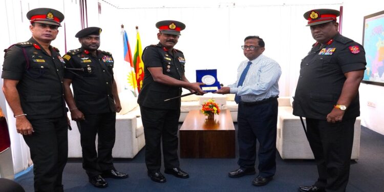 வடக்கு ஆளுநருக்கும் யாழ். மாவட்ட இராணுவக் கட்டளைத் தளபதிக்கும் இடையில் சந்திப்பு.!