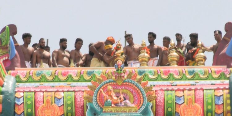 மட்டக்களப்பு மாமாங்கேஸ்வரர் ஆலய இராஜகோபுரத்தின் கலசம் வைக்கும் நிகழ்வு.!