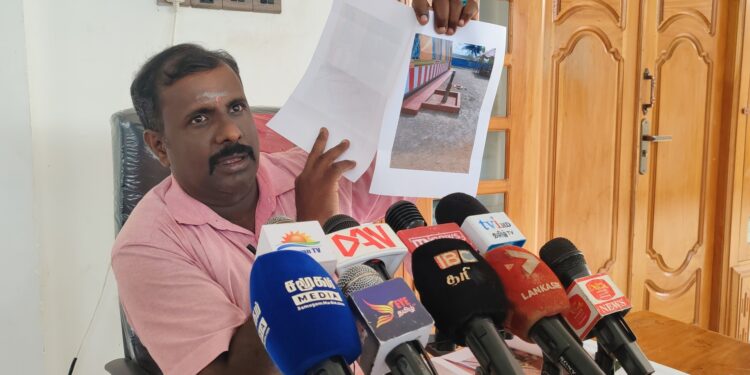 வருமானத்தை காட்டச் சொல்ல வவுனியா மேயர் யார்? கேள்வி எழுப்பும் எதிர் கட்சி உறுப்பினர் பிறேமதாஸ்