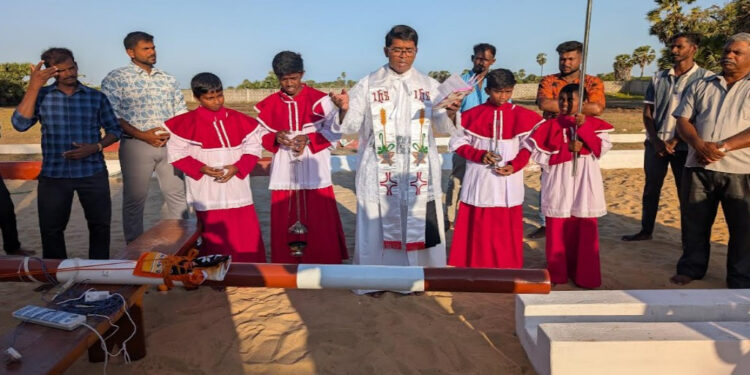 மிகப் பிரமாண்டமாக இடம்பெற்ற தாழையடி அந்தோனியார் ஆலய கொடியேற்றம்.!