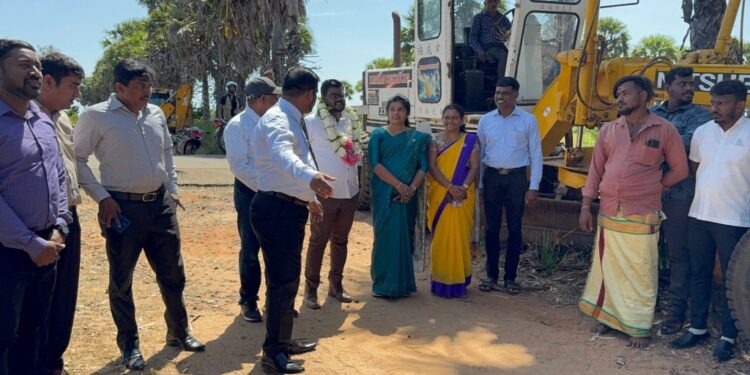 கிராம வீதிகளை அபிவிருத்தி செய்யும் செயற்திட்டம் ஆரம்பித்து வைப்பு.!