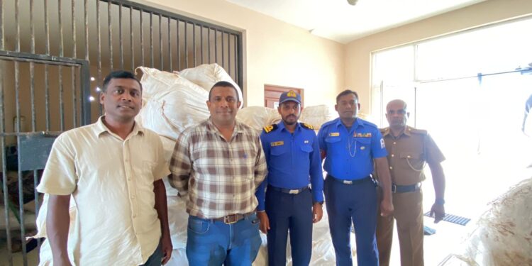 மன்னார் நடுக்குடா கடற்கரை பகுதியில் ஒரு தொகுதி பீடி இலைகள், பீடி கட்டுகள் மீட்பு