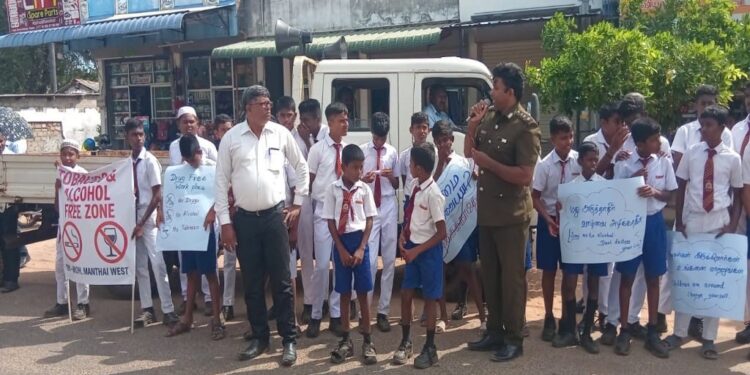மன்னாரில் இடம்பெற்ற விழிப்புணர்வு நடைபவணி..!