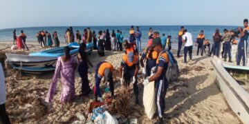 கிளிநொச்சி கடற்கரையில் கிளீன் ஸ்ரீலங்கா வேலைத்திட்டம் முன்னெடுப்பு.!