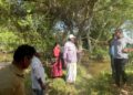 வயலுக்குச் செல்வதற்கு ஆற்றுப்பாலம் இன்மையால் விவசாயிகள் அவதி; நேரில் சென்று பார்வையிட்டார் ரவிகரன் எம்.பி.!