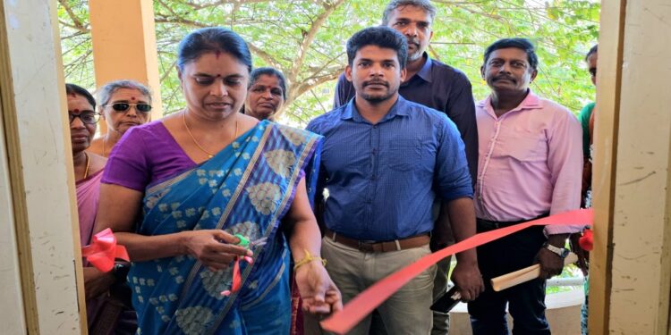 யாழ். வட்டுக்கோட்டை இந்துக் கல்லூரியில் நடைபெற்ற வணிக சந்தை.!