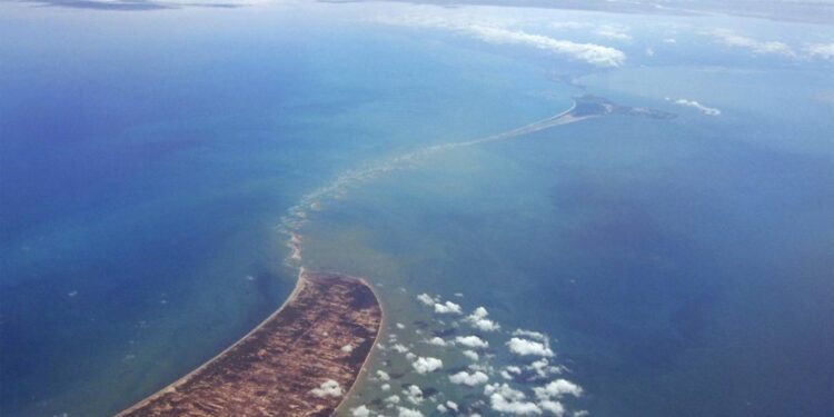 இலங்கையின் பொருளாதார மீட்சியை நோக்கிய சர்ச்சைக்குரிய பாதை; இலங்கை – இந்தியாவுக்கு இடையிலான பாலம் சாத்தியமா?