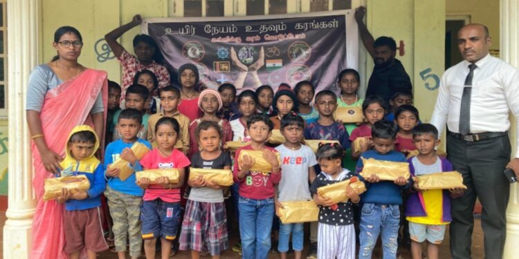 உயிர் நேயம் உதவும் கரங்கள் அமைப்பின் ஏற்பாட்டில் கற்றல் உபகரணங்கள் வழங்கி வைப்பு.!