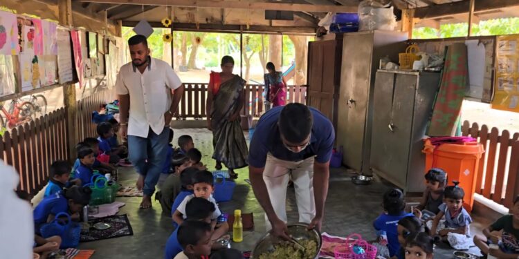 மானிப்பாய் கோவில்பற்று முன்பள்ளி மாணவர்களுக்கான சத்துணவு வழங்கும் திட்டம்.!